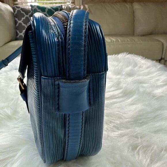 Authentic Louis Vuitton Epi Jeune Fille Leather Crossbody Shoulder Bag - Picture 7 of 15